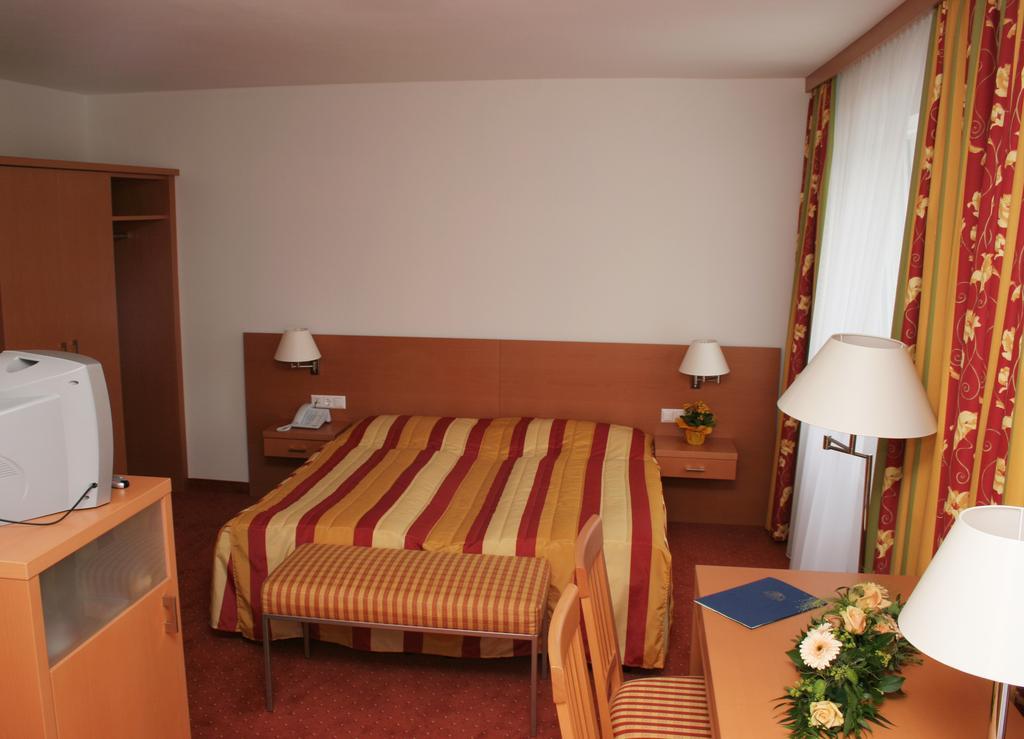 Familienresidenz Hotel Филах Стая снимка