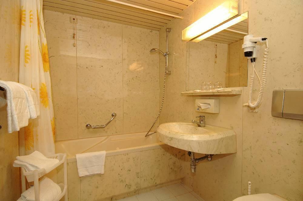 Familienresidenz Hotel Филах Стая снимка