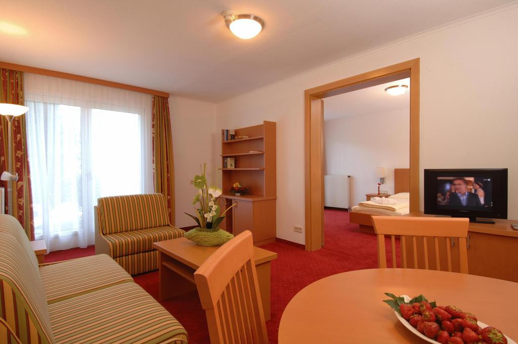 Familienresidenz Hotel Филах Стая снимка