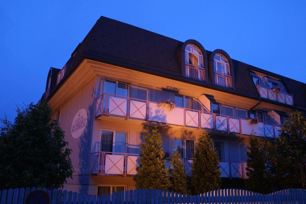 Familienresidenz Hotel Филах Екстериор снимка